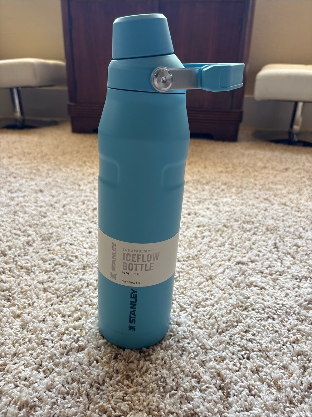 New Stanley Ice Flow 36oz 1.1L Bottle Fast Flow Lid Pool Blue NWT